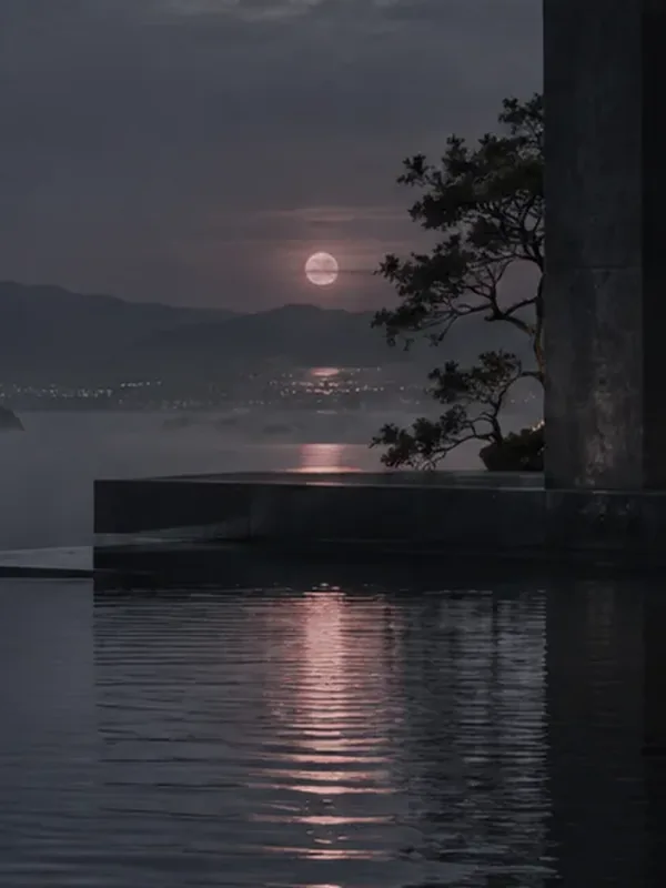 月光倒映在平靜水面上